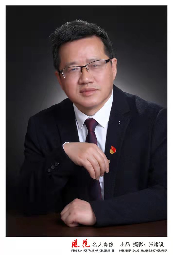 163756250266254.jpg 肖竹林 全国脱贫攻坚先进个人 86级水工专业 怀化市水利局.jpg